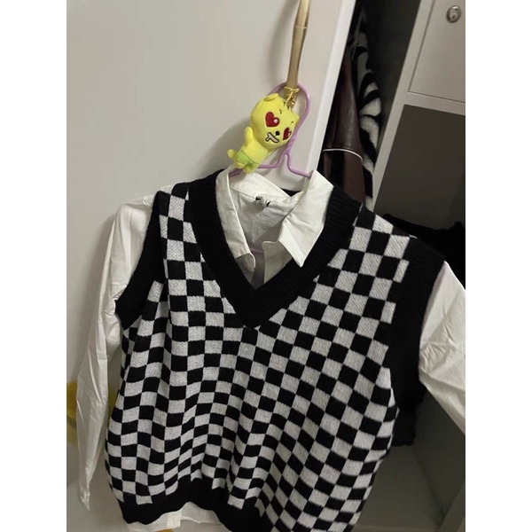 Áo len gile caro hot trend năm nay sang xịn mịn