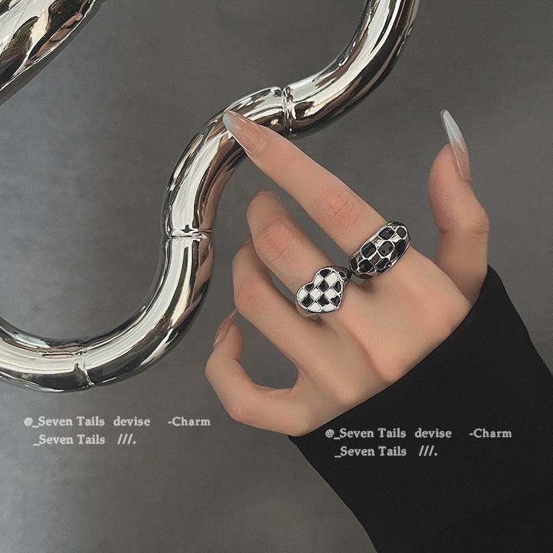 Nhẫn kim loại mặt tráng gương hình trái tim họa tiết caro cá tính thời trang cho nữ