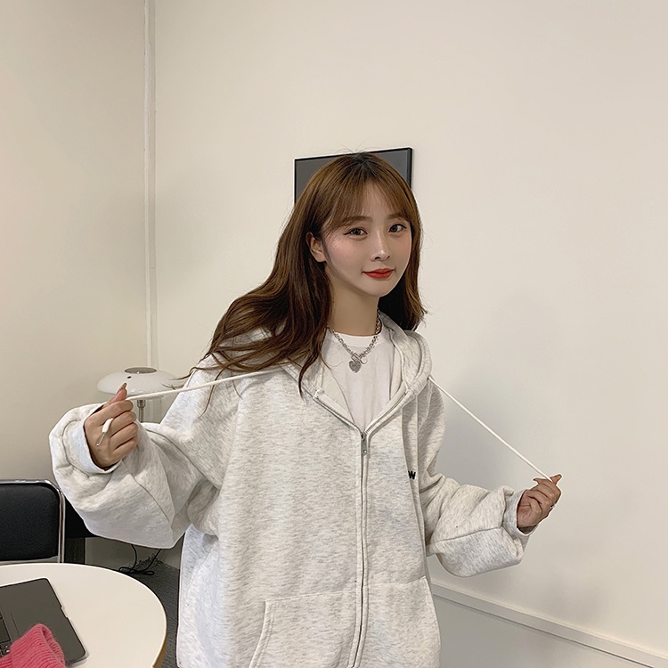 Áo khoác có mũ dáng rộng phối nhung dày với khóa kéo họa tiết chữ cái thời trang mùa đông cho nữ | BigBuy360 - bigbuy360.vn