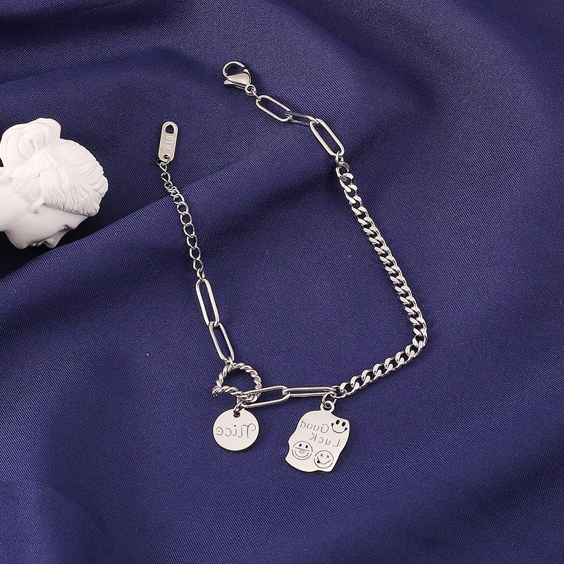 Lắc tay titan không đen siêu hot siêu xinh