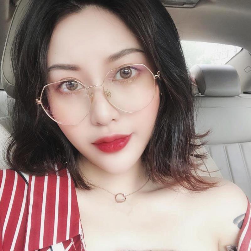 Gọng kính kiểu dáng thời trang cho nữ