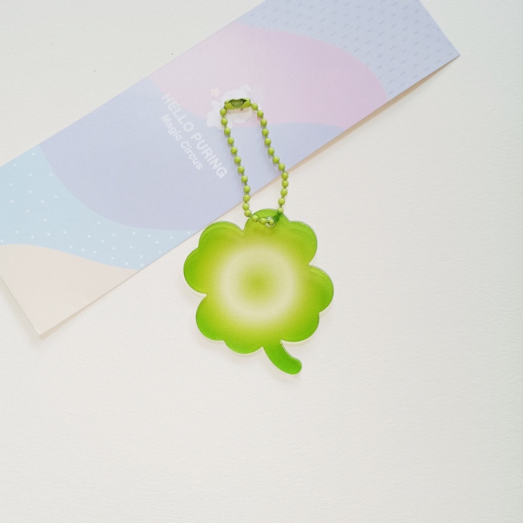 Dây chuyền acrylic cỏ bốn lá tình yêu gợn sóng