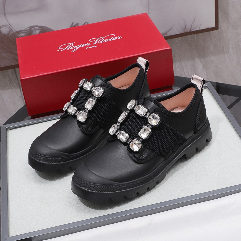 Giày thời trang cao cấp đính cườm Roger Vivier