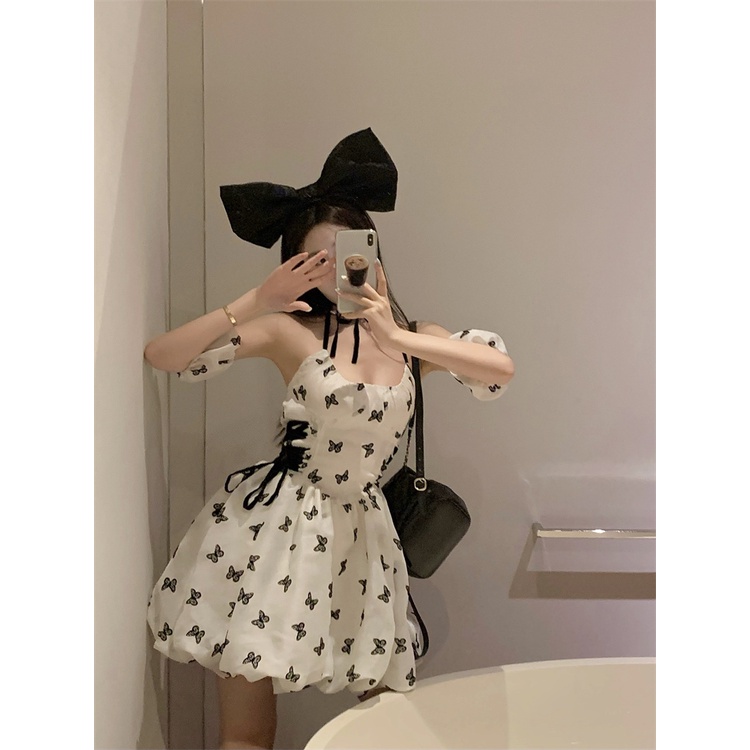 QKOOLE  Đầm Dây Họa Tiết Hoa Và Bướm Phong Cách Hàn Quốc