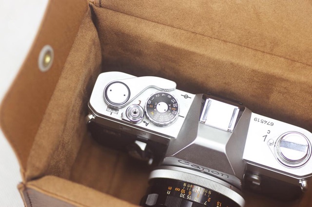 Túi da Tanie vintage chống sốc đựng máy ảnh/ iPad/ màu nâu sáng và nâu cho co hai khoá