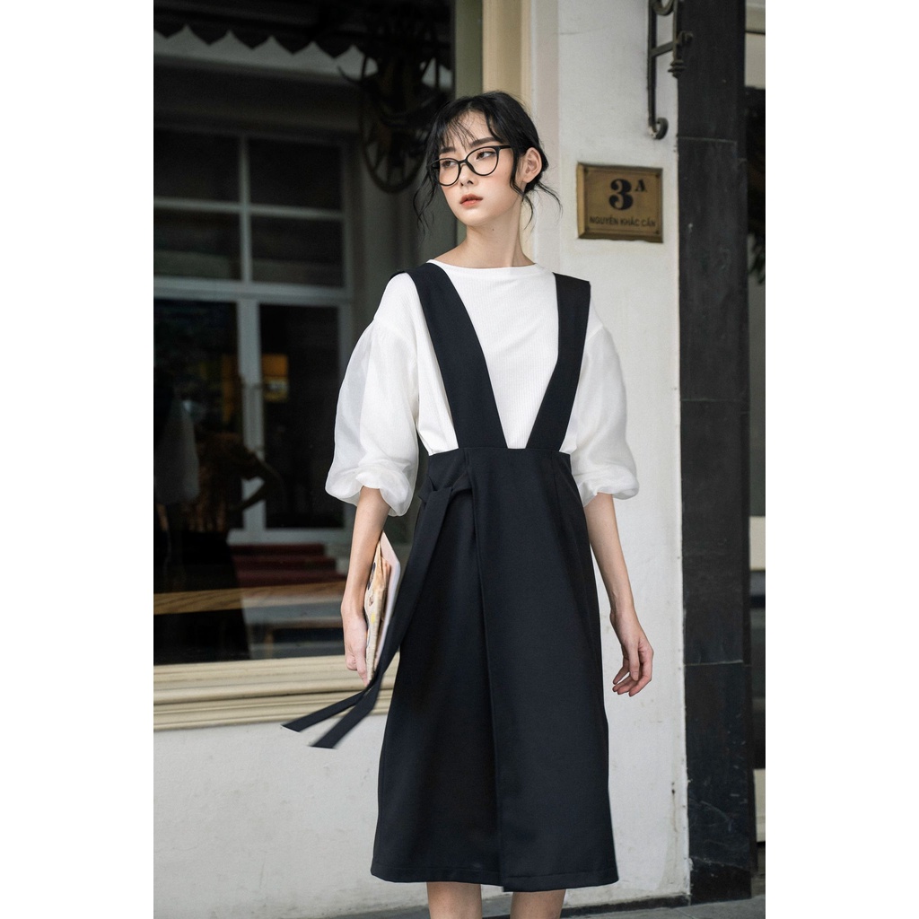 Váy yếm dáng dài nữ MADELEN nơ buộc màu đen năng động | BigBuy360 - bigbuy360.vn