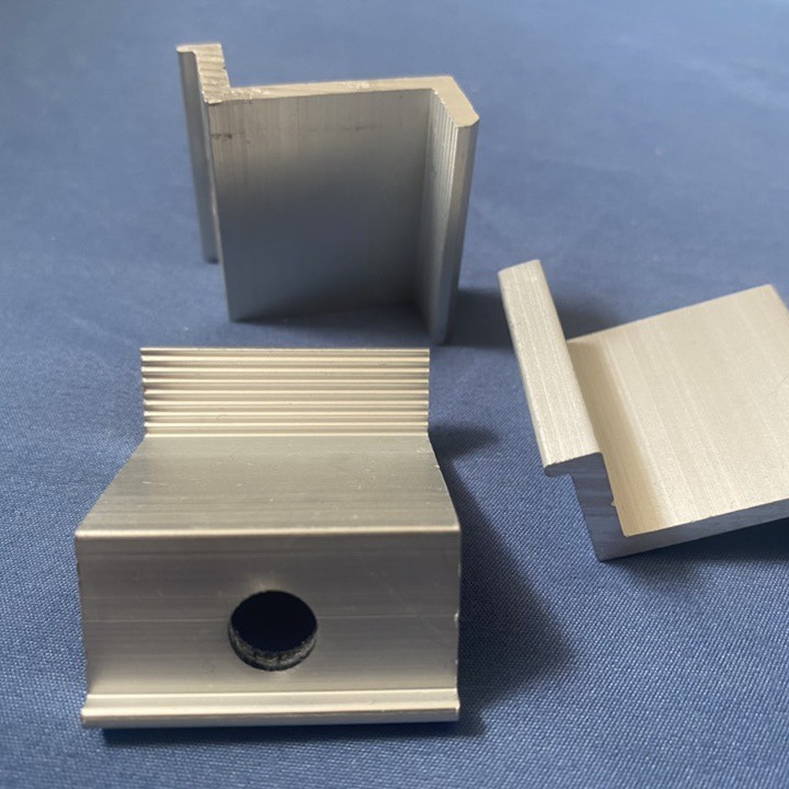 Pát Kẹp Cuối Tấm Pin Năng Lượng Mặt Trời Sân Vườn_Nhôm NK_Bát Kẹp Biên_Kẹp Z Solar _Kích Thước 35-40 mm