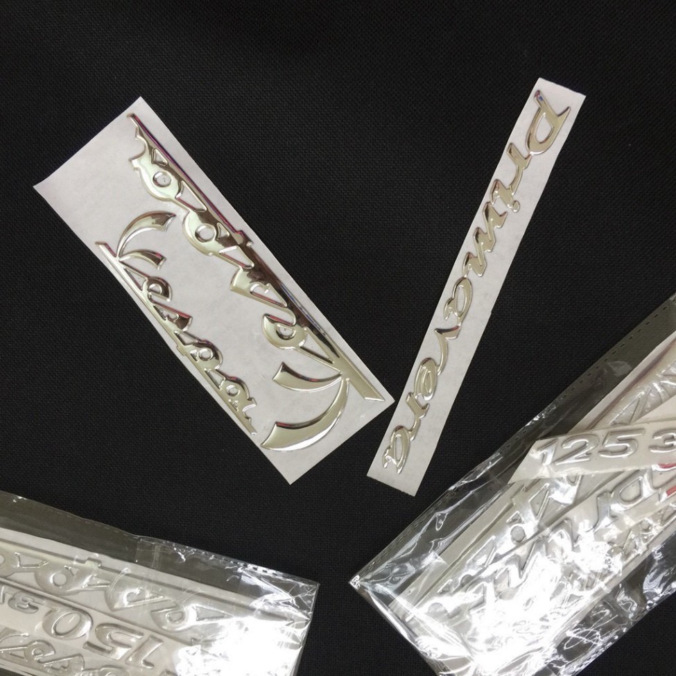 Bộ tem nổi Vespa Primavera dán xe.