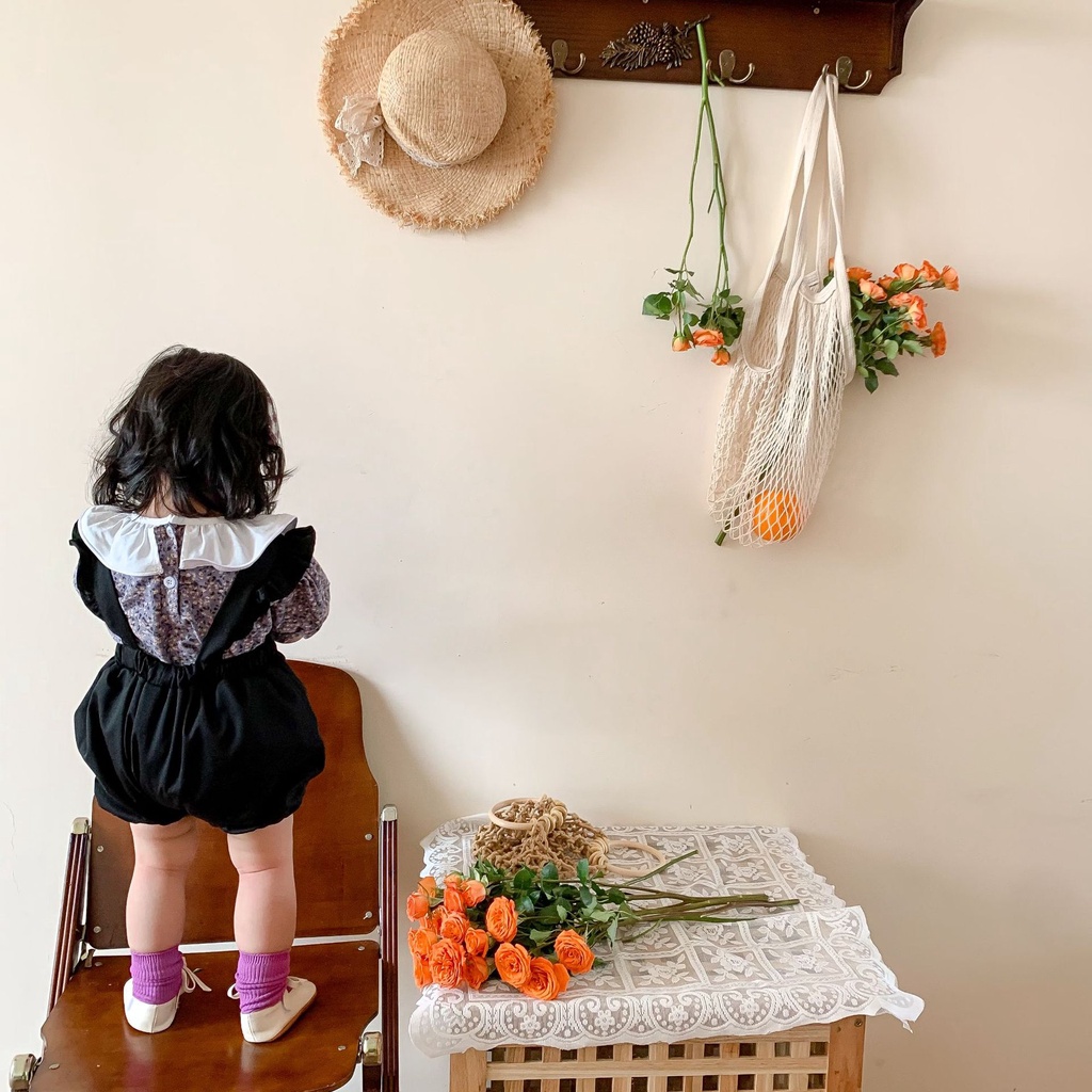 Áo hoa tay ngắn + quần sooc yếm đen cho bé gái sơ sinh phong cách Hàn quốc