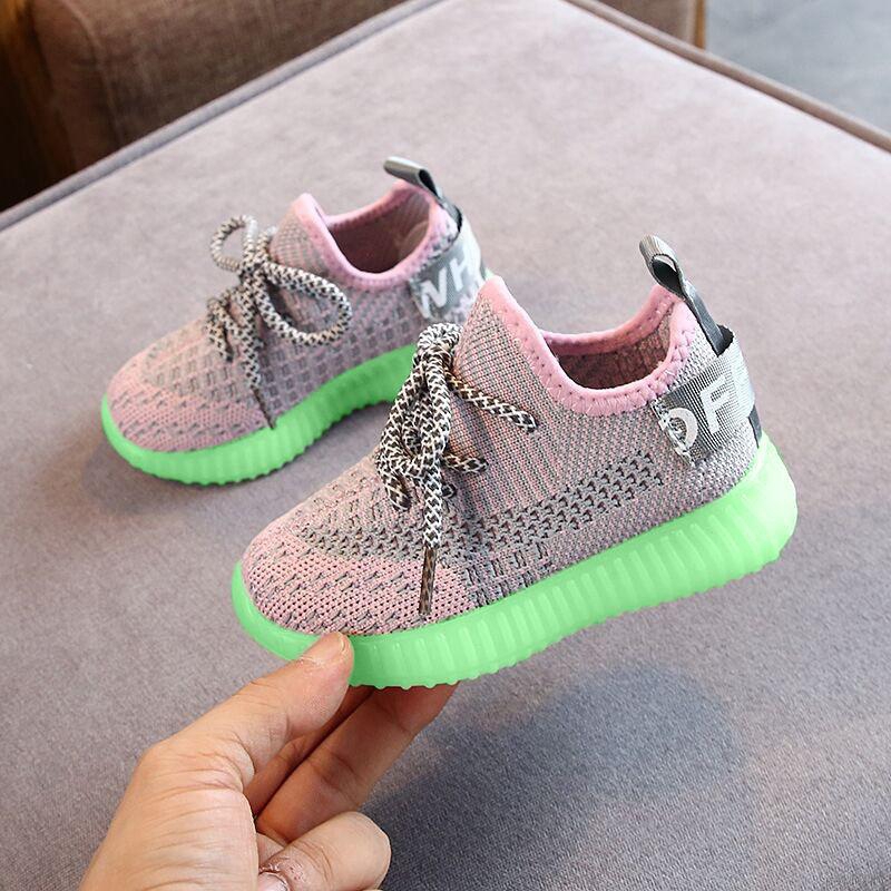 Giày đế mềm chống trượt có đèn phát sáng cho bé