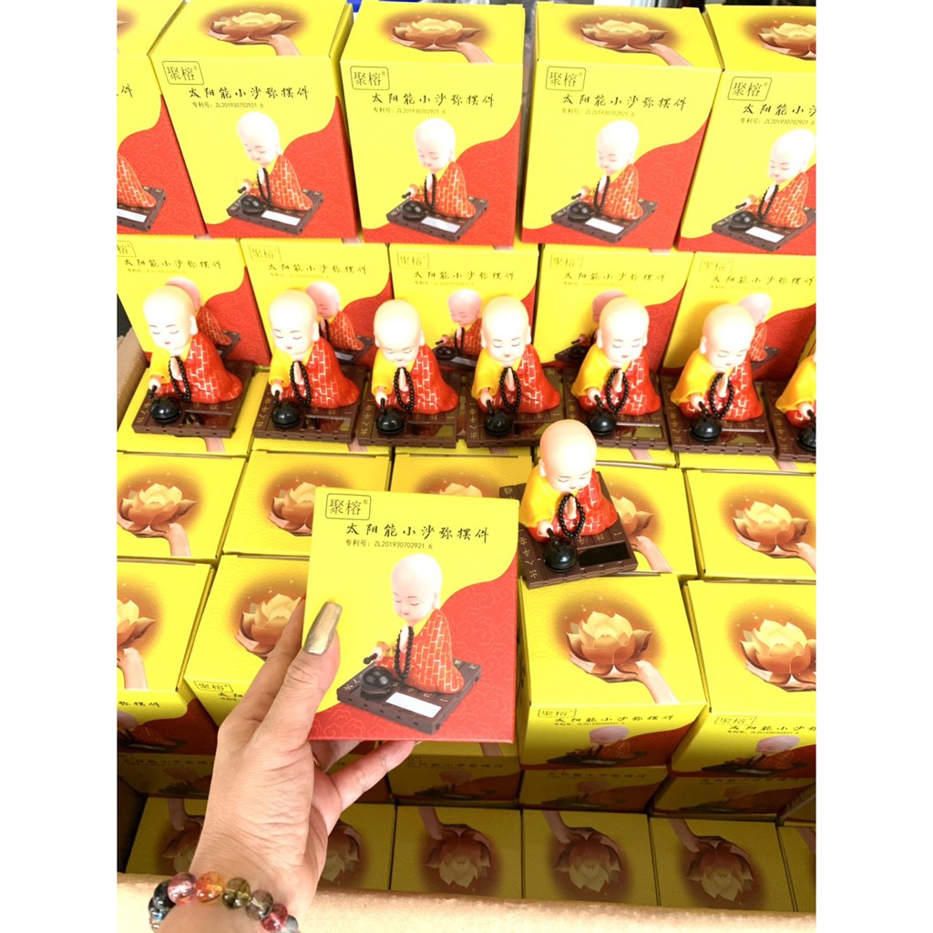 Tượng chuyển động may mắn Thầy Chùa Gõ Mỏ Tụng Kinh trang trí xe hơi, phong thủy, bàn làm việc | BigBuy360 - bigbuy360.vn