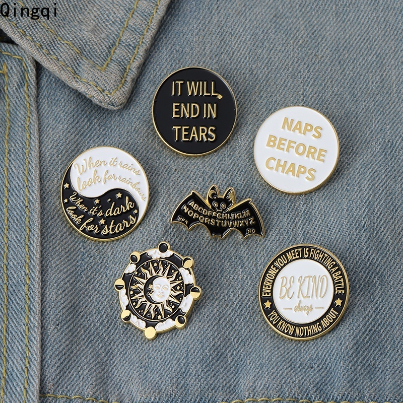 Huy hiệu cài áo Miss Zoe họa tiết hoạt hình phong cách gothic tùy chọn kiểu dáng