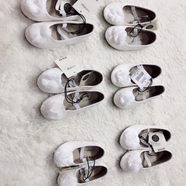 Giầy trắng và áo xanh