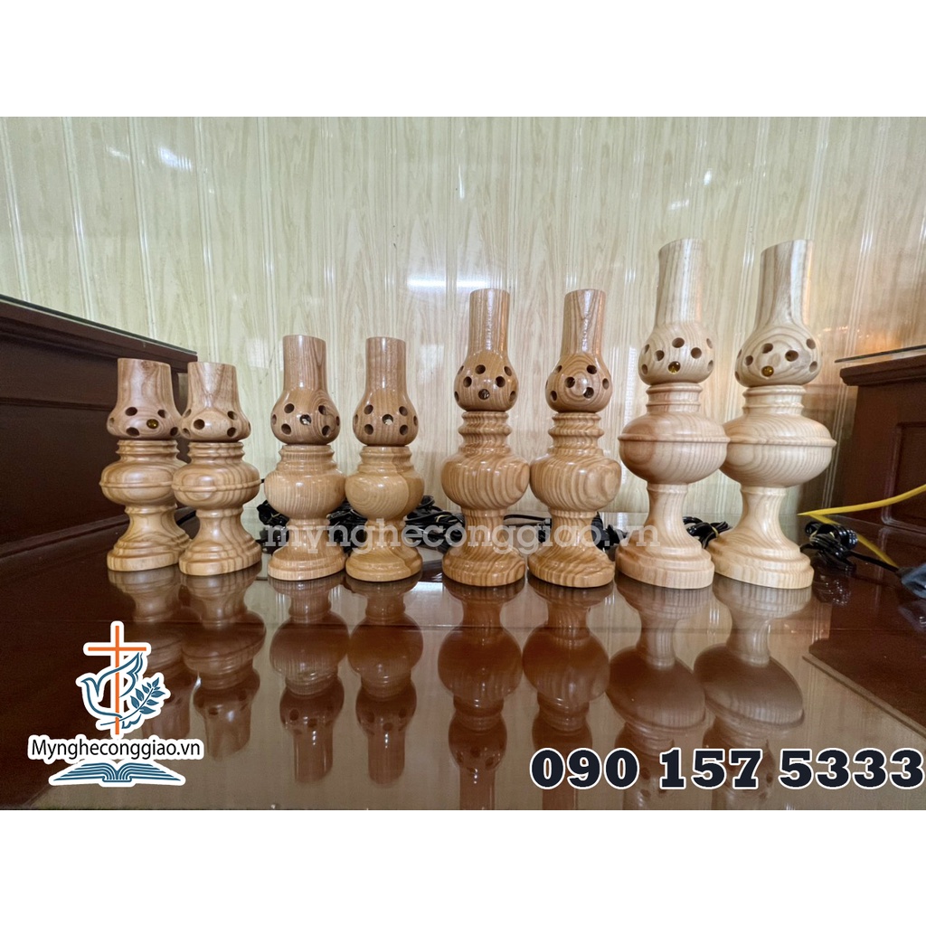 Đôi Đèn Thờ Kiểu Lỗ Tròn Để Bàn Thờ Bằng Gỗ Sồi Cao Cấp | Đèn Thờ Công Giáo