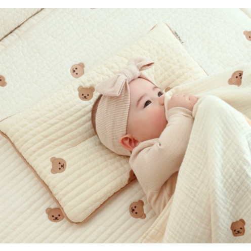 Gối cho bé chất liệu Cotton hữu cơ tự nhiên thêu hoạ tiết gấu và thỏ siêu xinh đặc biệt giúp cốịnh chống méo đầu cho bé