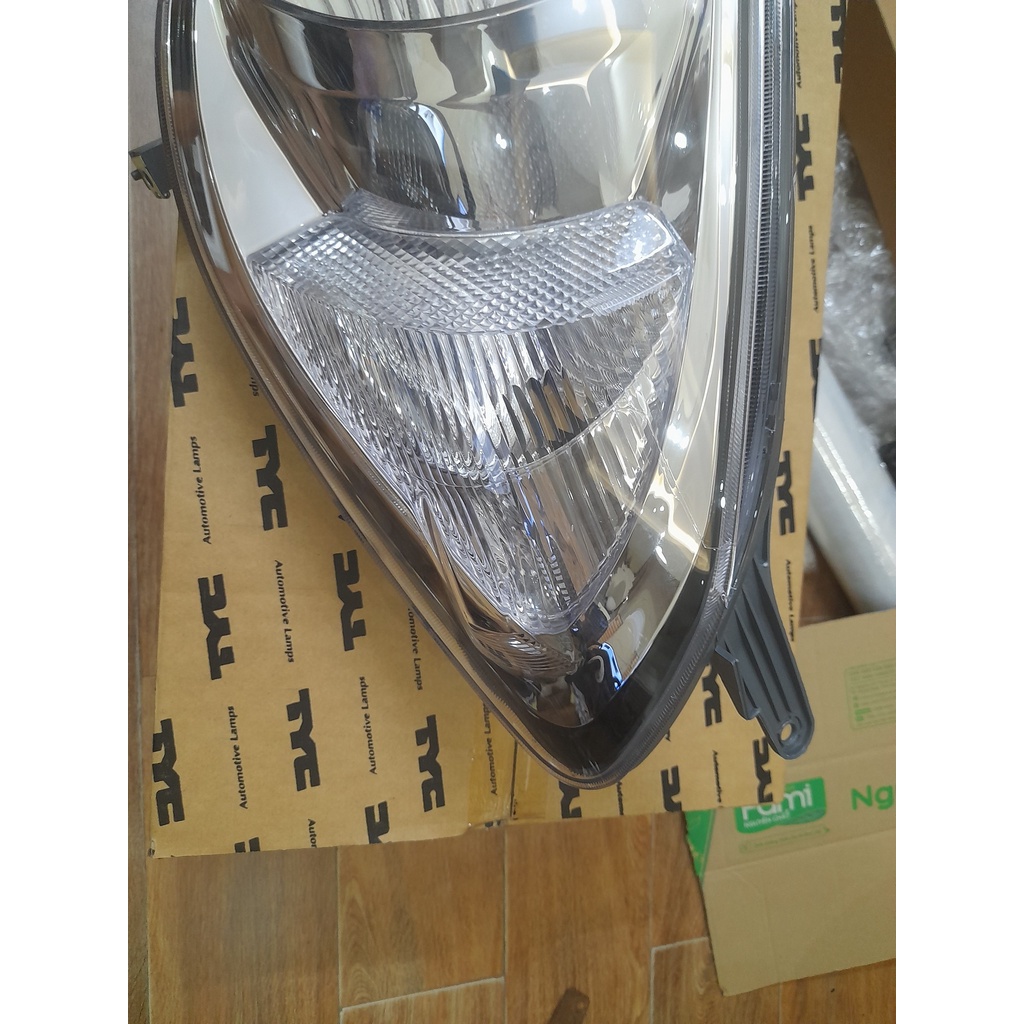 Đèn pha Toyota Innova 2006-2011 TYC Đài Loan