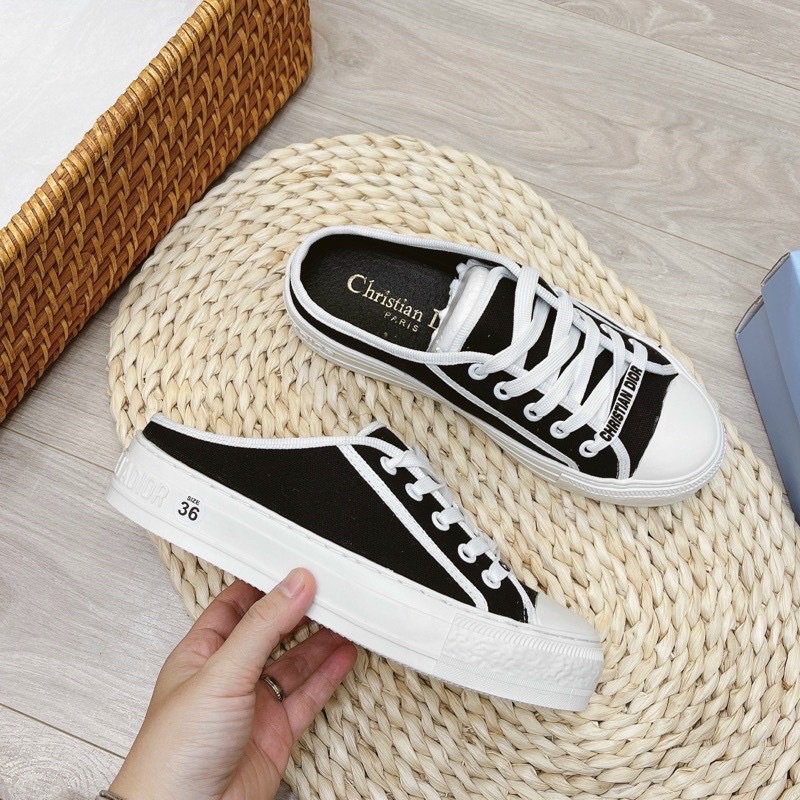 sục thể thao đen,trắng