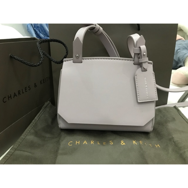Pass túi auth charles&keith new còn tag mác