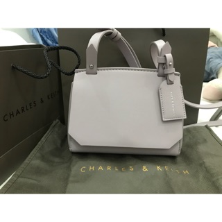Pass túi auth charles&keith new còn tag mác