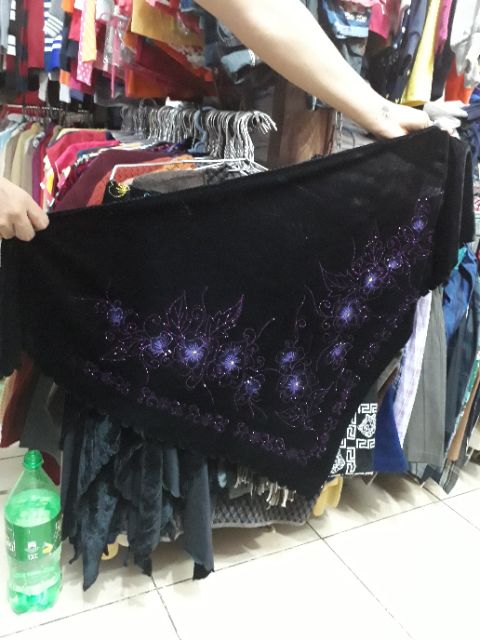 Khăn nhung bà già