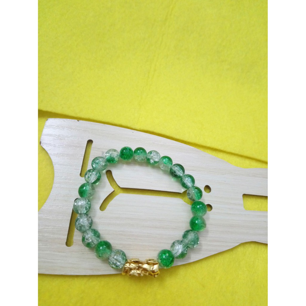 Chuỗi đeo tay phong thủy ,kích thước mỗi hạt 8li. Mix tỳ hưu. Hàng đẹp y hình vì hình shop tự chụp nha.vòng chuỗi đeo ta