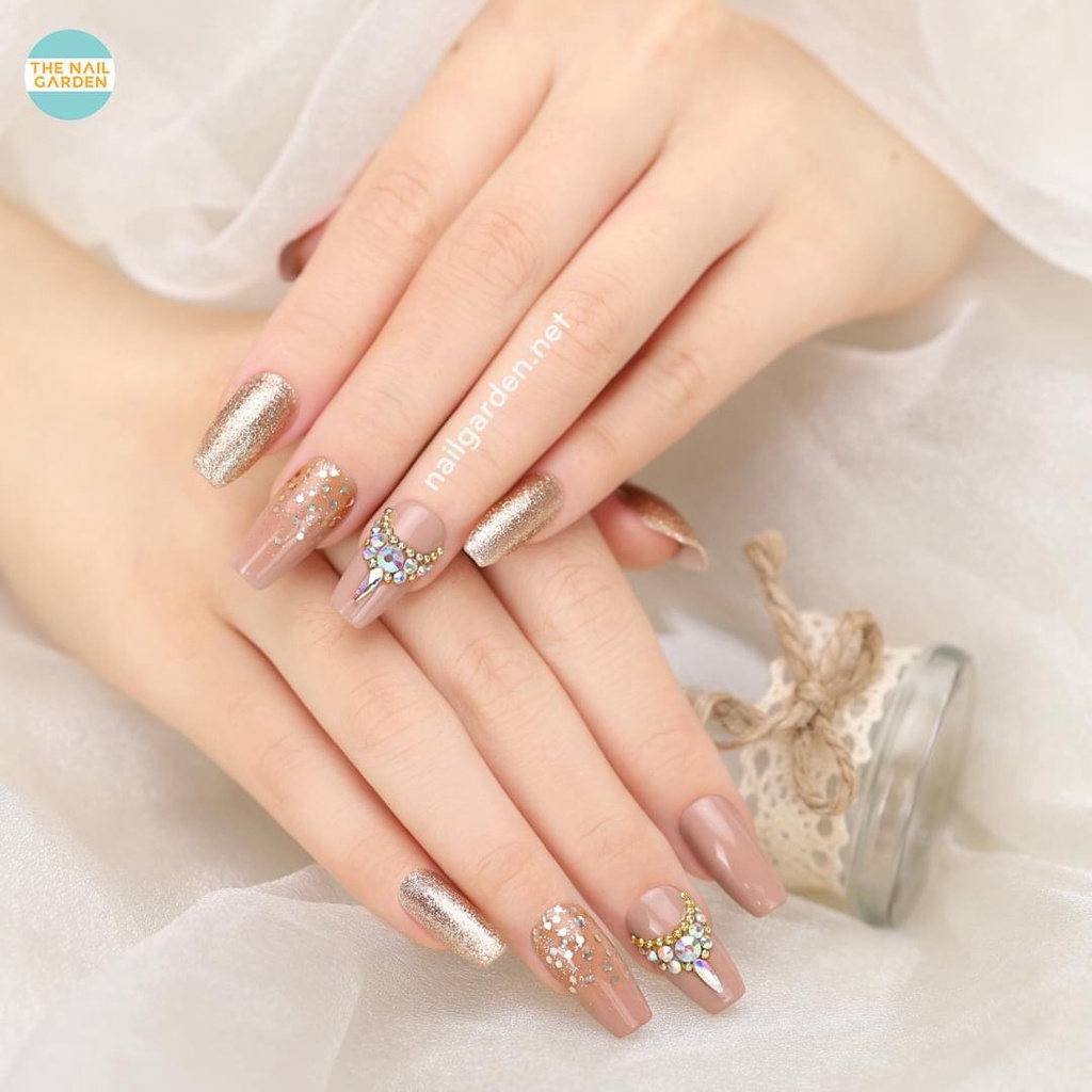 Móng úp thiết kế by NAILSTIK, màu nude, form móng coffin, dài 032