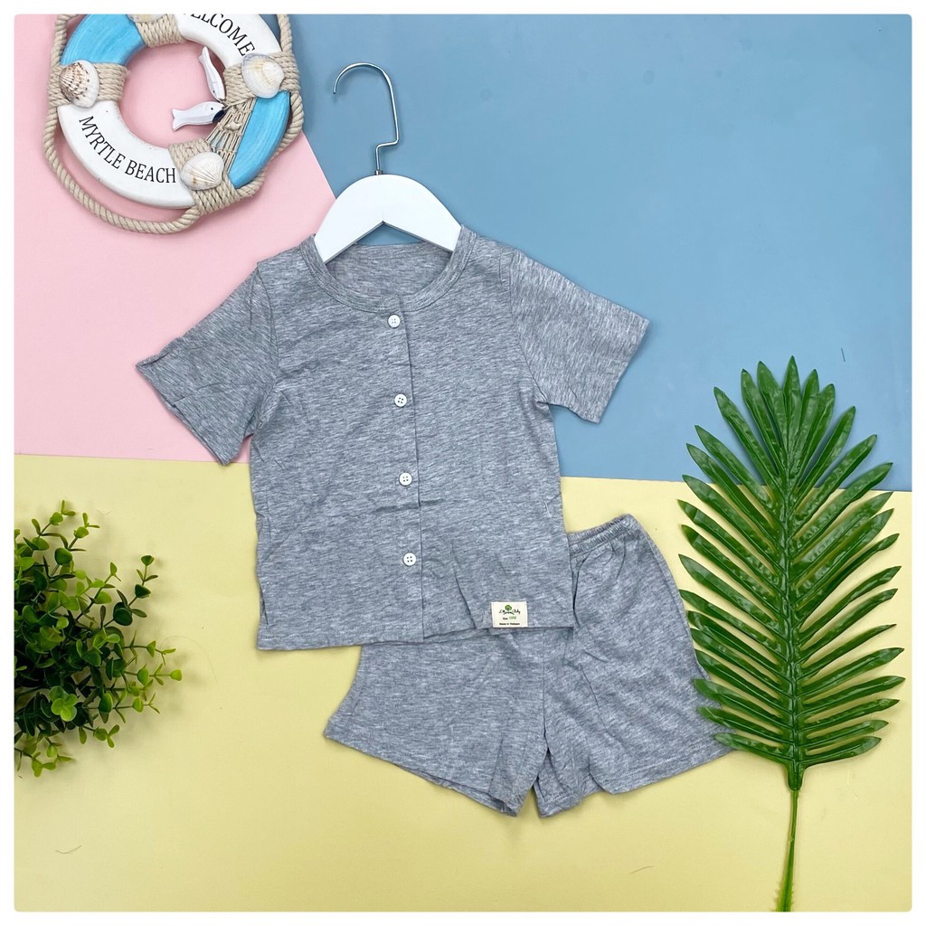 Bộ sơ sinh cotton côc tay cài cúc bé trai size 3-18M, cho bạn từ 4-10kg. Chất cotton mỏng, nhẹ, dễ mặc, thấm hút tốt