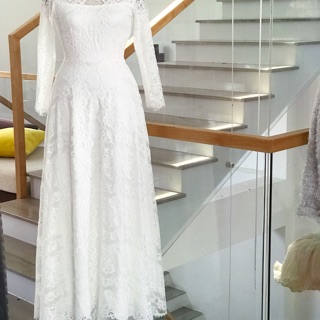 Đầm cưới ren tay dài