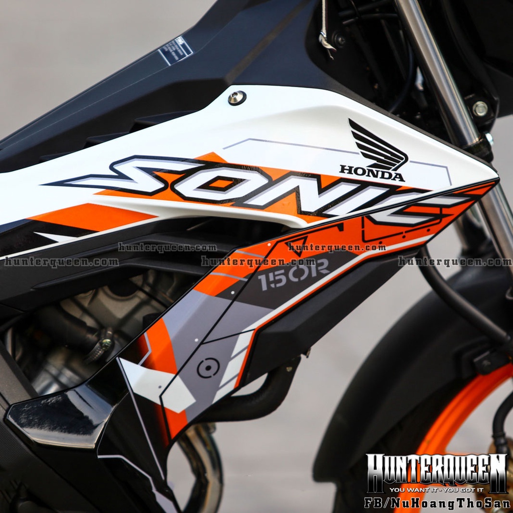 Tem rời cao cấp mẫu 2019. Decal dán xe Sonic màu trắng đen, phối cam sành điệu. Kích thước chuẩn, không bay màu