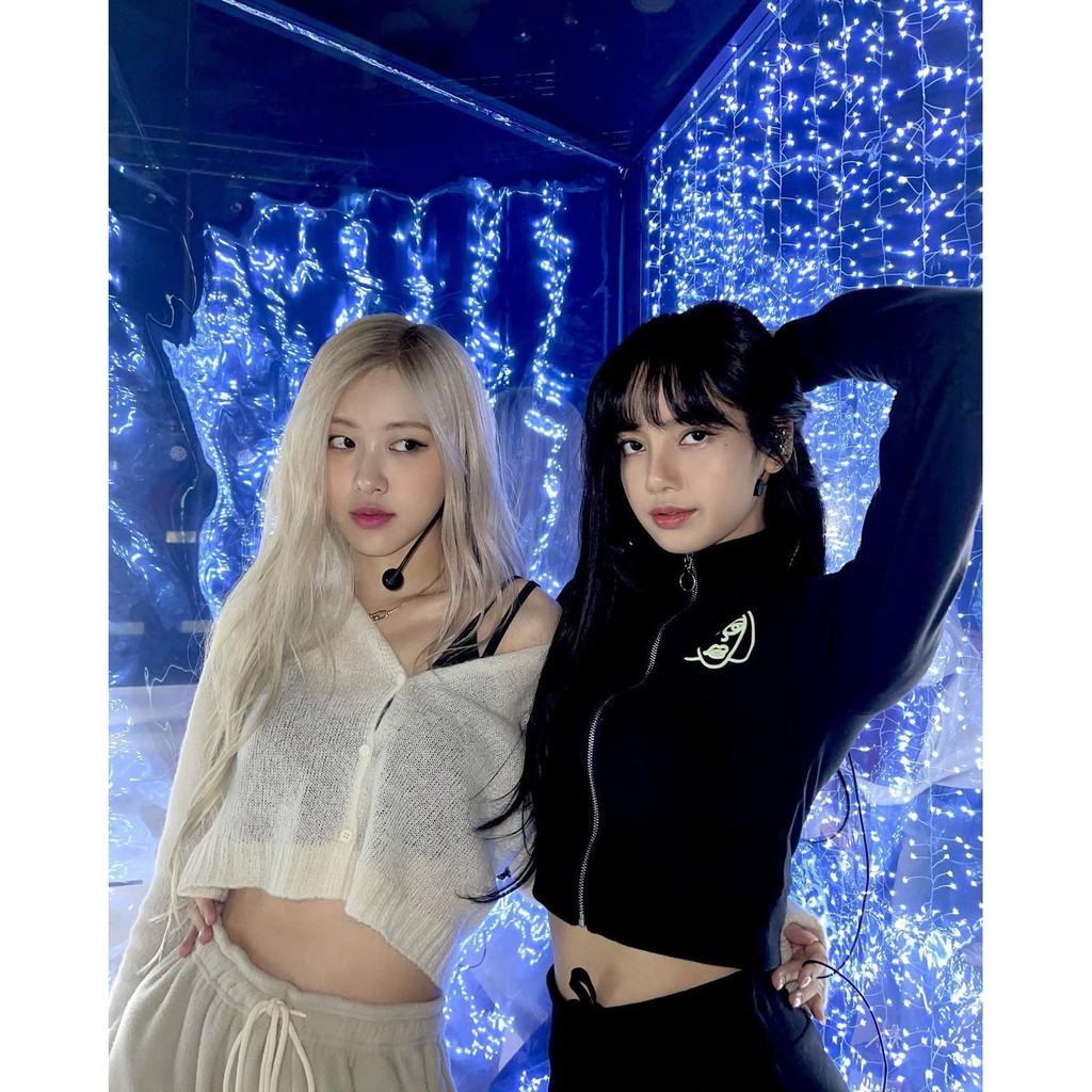 Áo croptop trắng dệt kim Rosé Jennie Blackpink