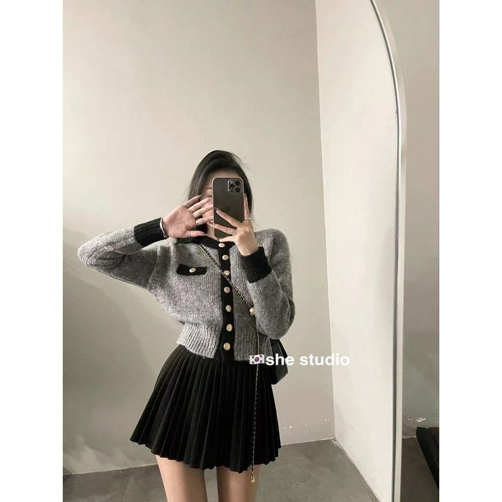 Set Đồ Nữ Phong Cách Hàn Mới Nhất Mùa Thu Đông, Áo Len Hở Cổ Mềm Mại Mix Váy Ngắn Tôn Dáng Dành Cho Bạn Gái