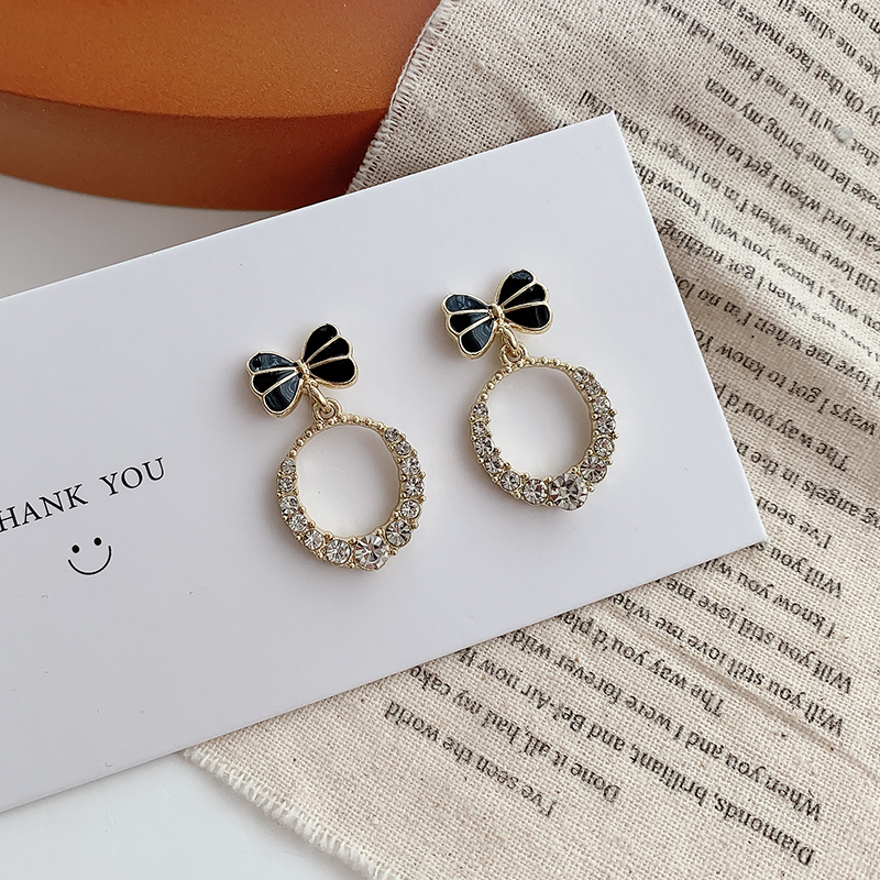 Khuyên tai tròn hình bướm phong cách Hàn Quốc thời trang