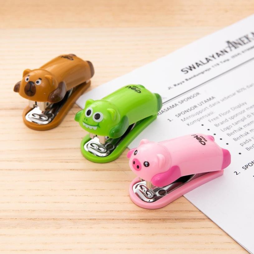 Dập ghim mini 12 trang + kèm 1000 ghim, gấu nâu, lợn hồng, cá sấu xanh - Deli 452