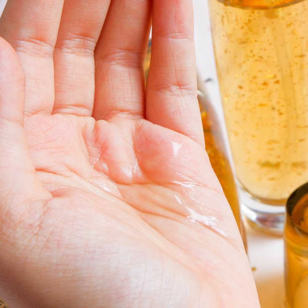 Kem lót dưỡng ẩm tinh chất vàng Bergamo 24K 110ml | BigBuy360 - bigbuy360.vn