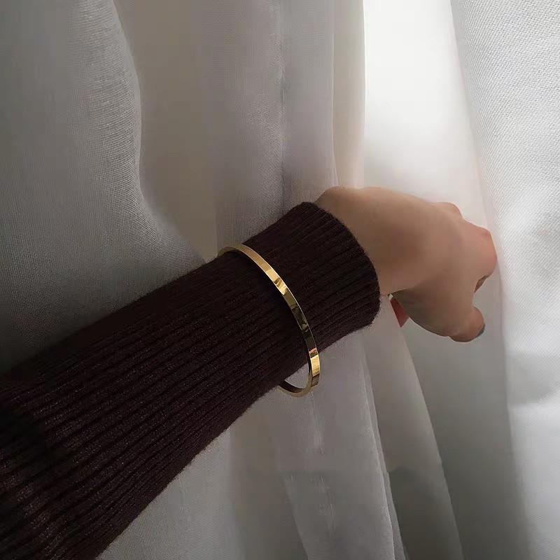 Vòng tay thép titan mạ vàng hồng 18K / vàng / bạc sáng bóng rộng 4-8mm thiết kế hình chữ C đơn giản không gây dị ứng