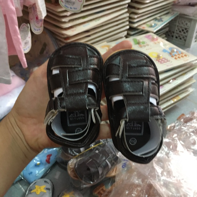 Dép tập đi bé trai