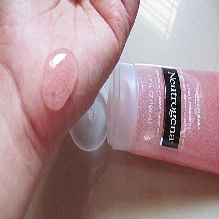 Sữa Rữa Mặt Neutrogena Oil Free Acne Wash Pink Grapefruit Foaming Scrub (198ml) _ NTG025SRM