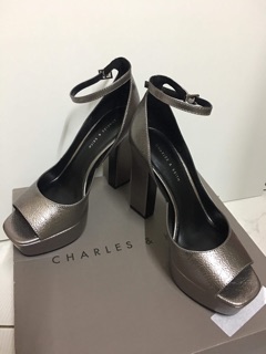 Giầy gót vuông charles and keith size 36