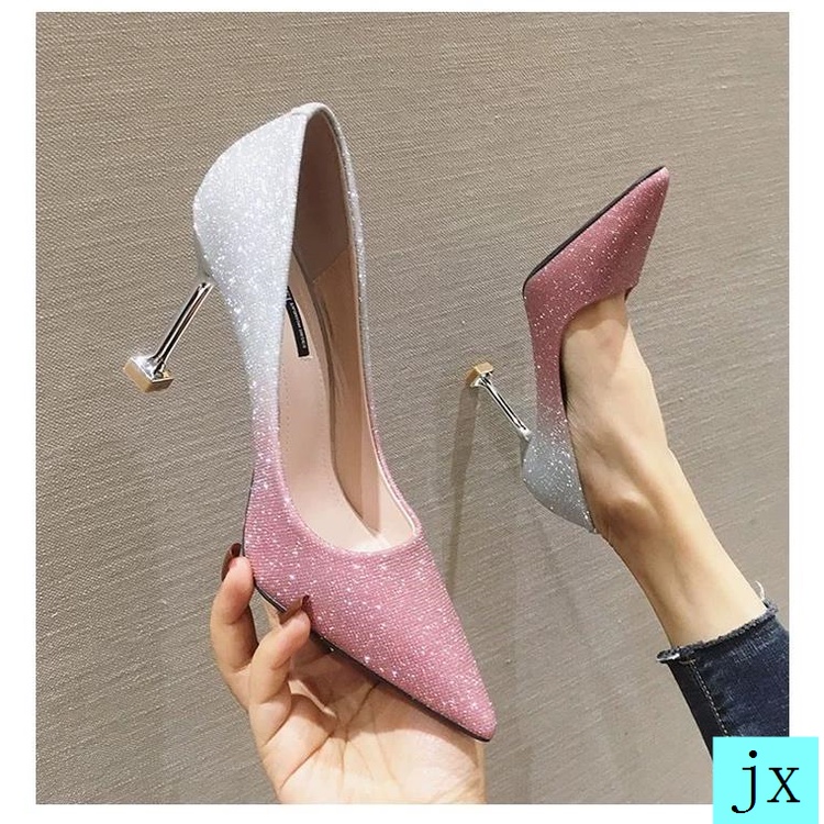Giày cao gót mũi nhọn đính kim sa lấp lánh phong cách Pháp thời trang xuân thu 2021