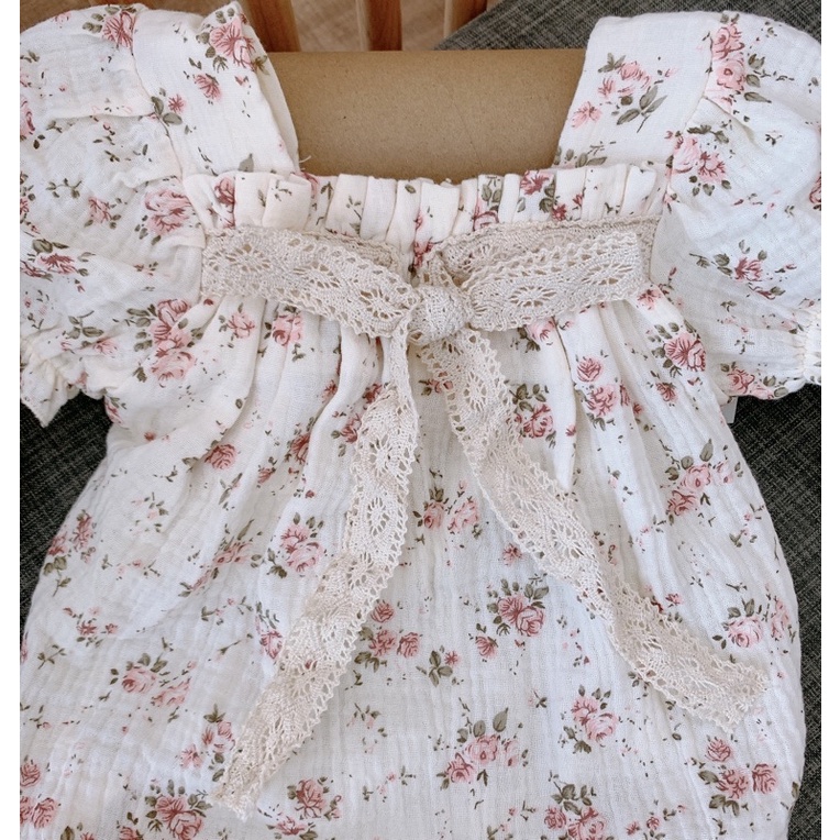 Bộ liền hoa nhún ngực nơ ren