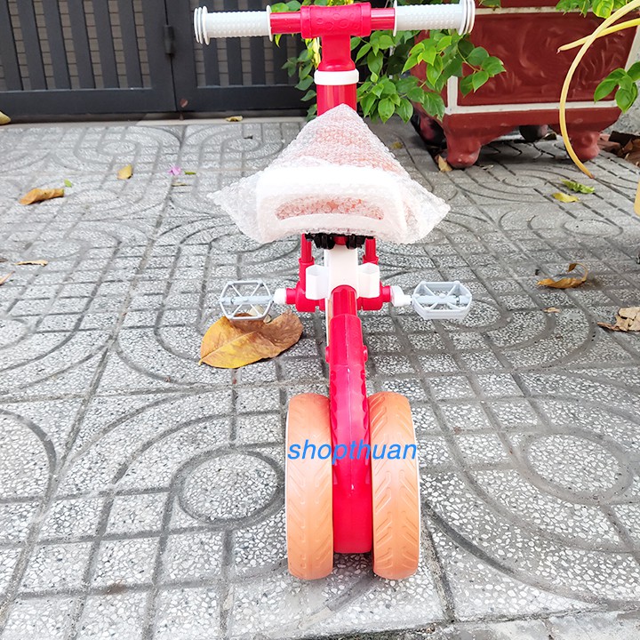 Xe cân bằng kiêm xe chòi chân cho bé 3 bánh