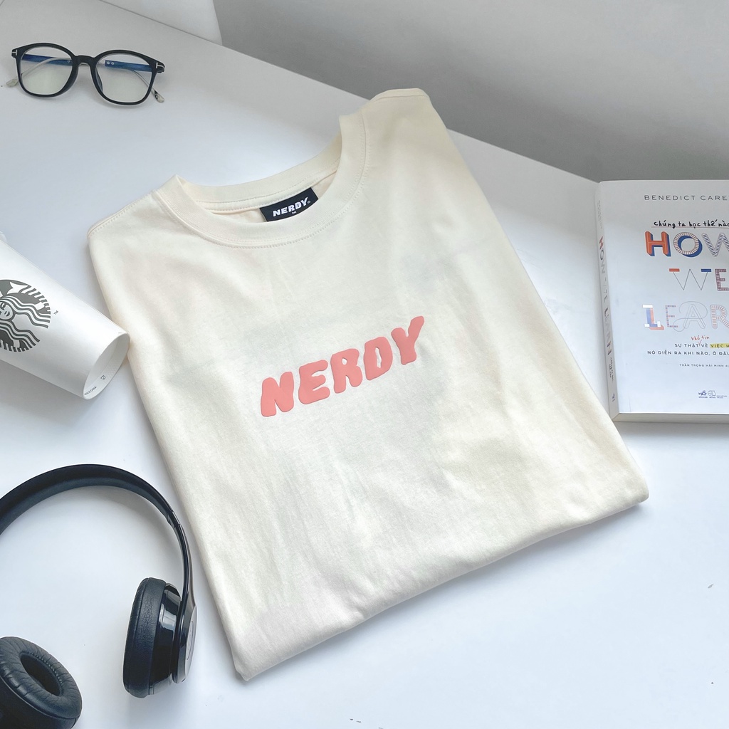 Áo phông N.E.R.D.Y Teddy logo phong cách Hàn Quốc.