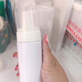 Tạo bọt vệ sinh mi