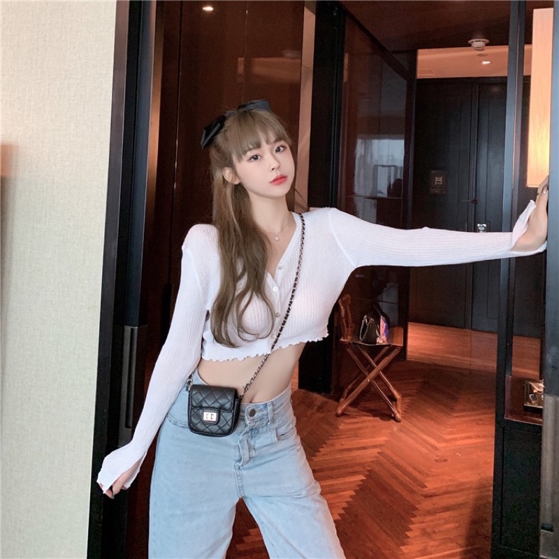 Áo len gân mỏng tay loe dáng croptop trendy 2021