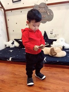 Áo khoác đỏ cho bé