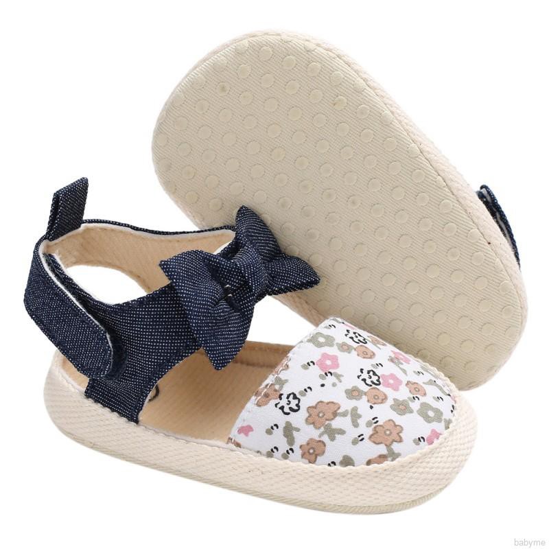 Giày sandal bít mũi in hoa thời trang mùa hè cho bé gái