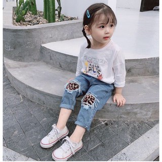 Quần baggy bò jean xanh vá gối siêu cute cho bé