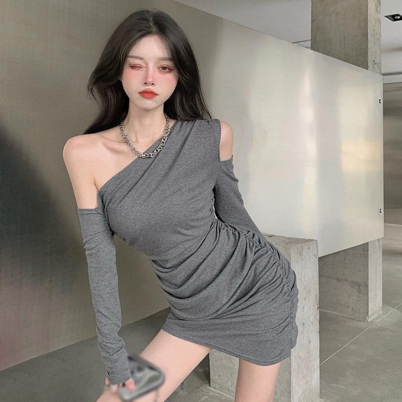 Đầm body tay dài thiết kế khoét vai màu sắc thanh lịch