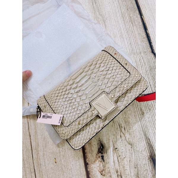 Túi đeo chéo VICTORIA SECRET màu Hot Peony hồng mẫu đơn.