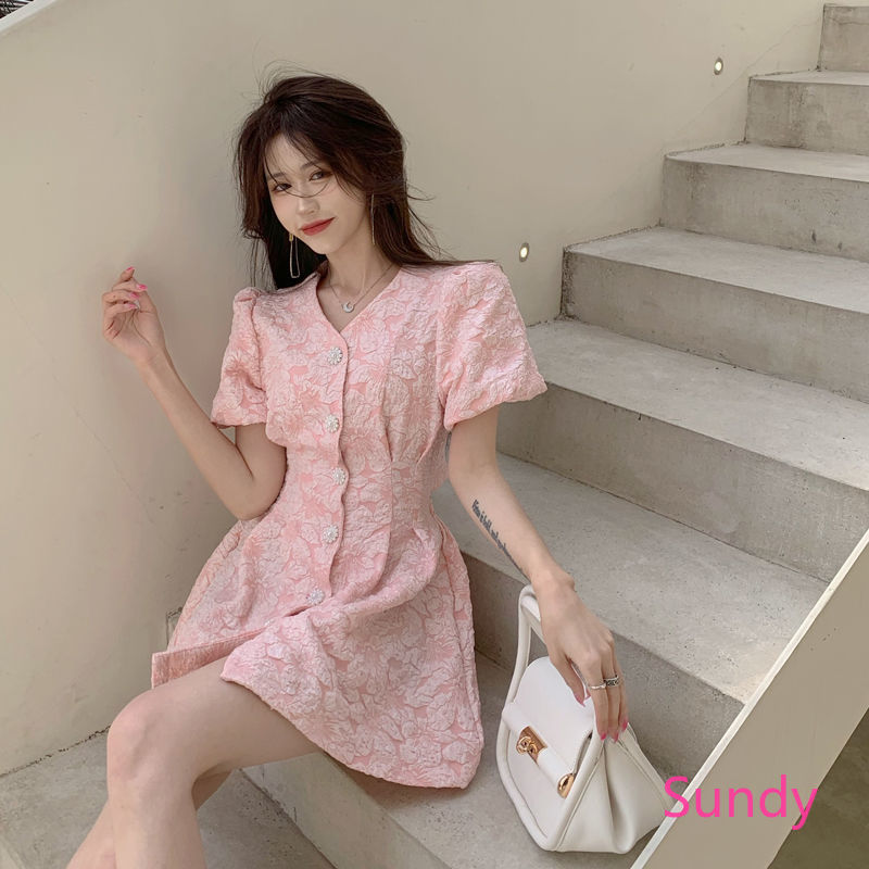 Đầm Nữ Hai Dây Cổ Chữ V Họa Tiết Dập Nổi Thời Trang | BigBuy360 - bigbuy360.vn